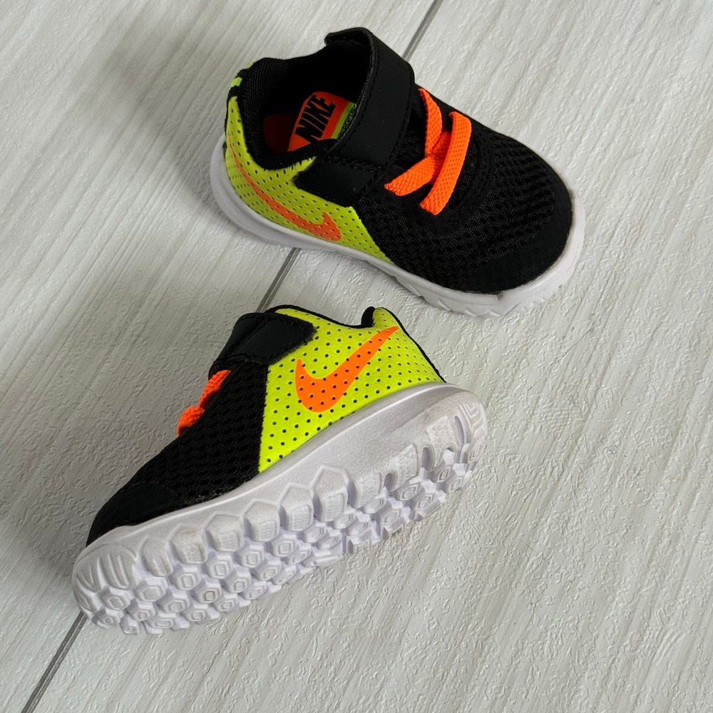 Nike Flex Experience RN‎ 5 Toddler Sneakers Shoes Black Neon Orange 2C